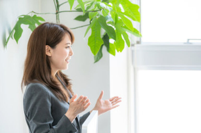 女性　プレゼンテーション